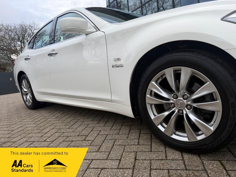 2012 Infiniti M 3.5 35h V6 GT Premium Auto Euro 5 (s/s) 4dr • 7,481 miles image 18