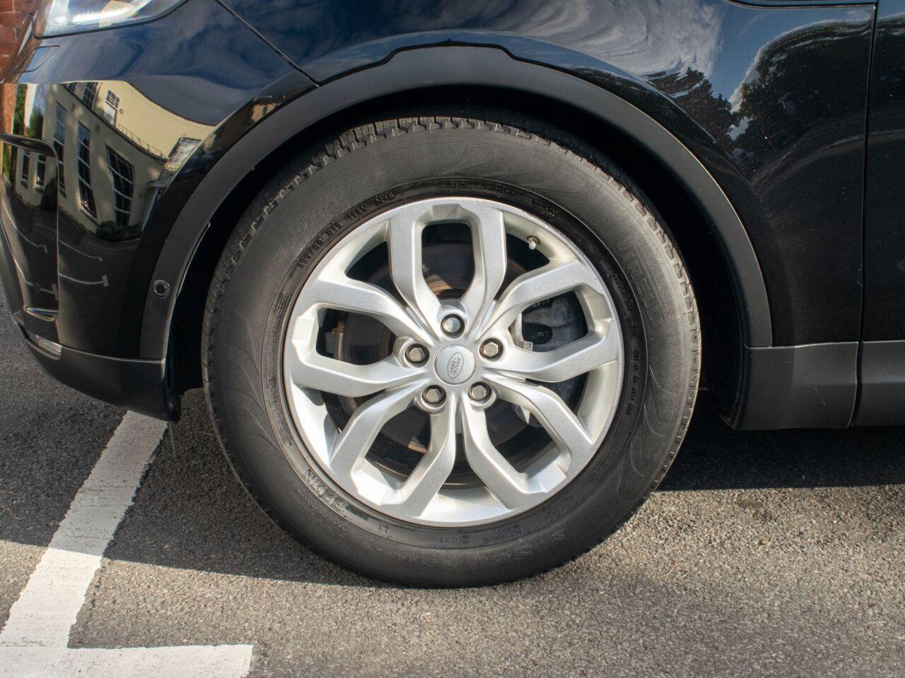 Land Rover Discovery view 16