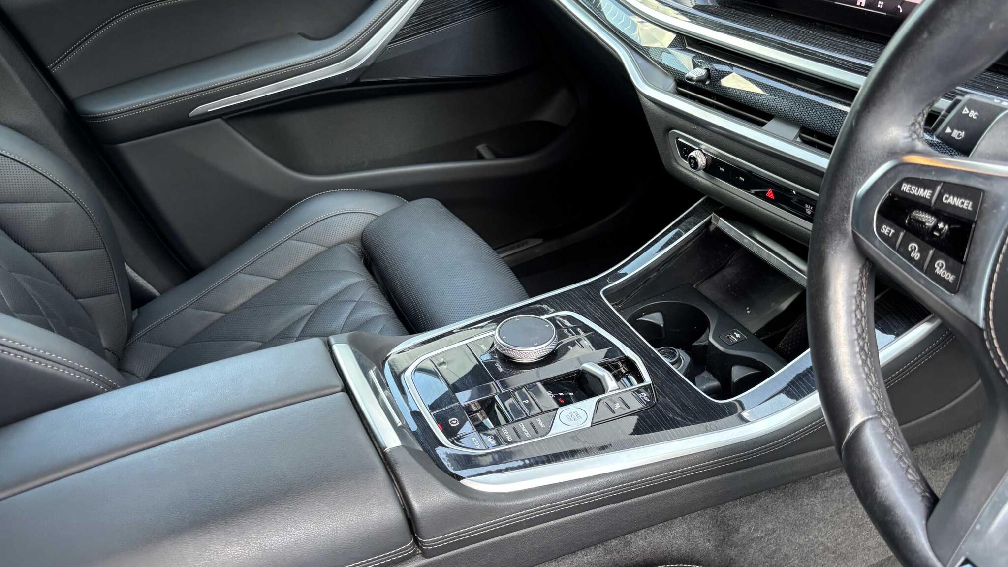BMW X5 view 8