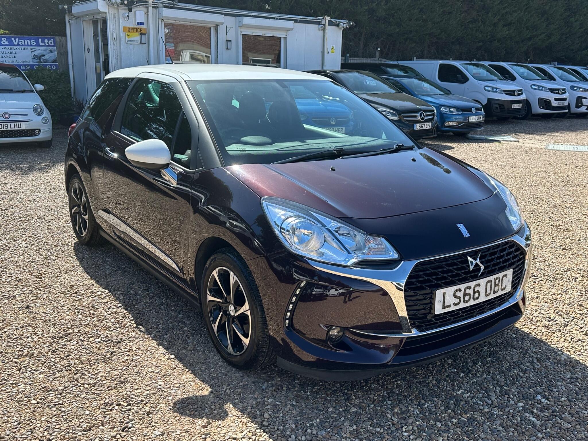 DS Automobiles DS 3 view 7