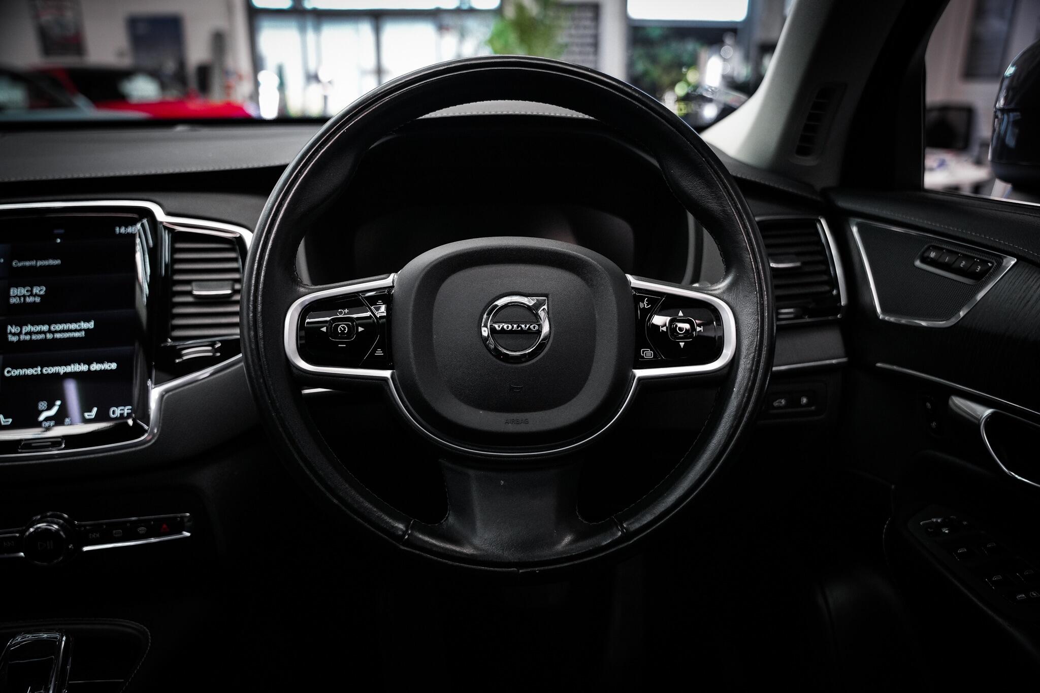 Volvo XC90 view 19