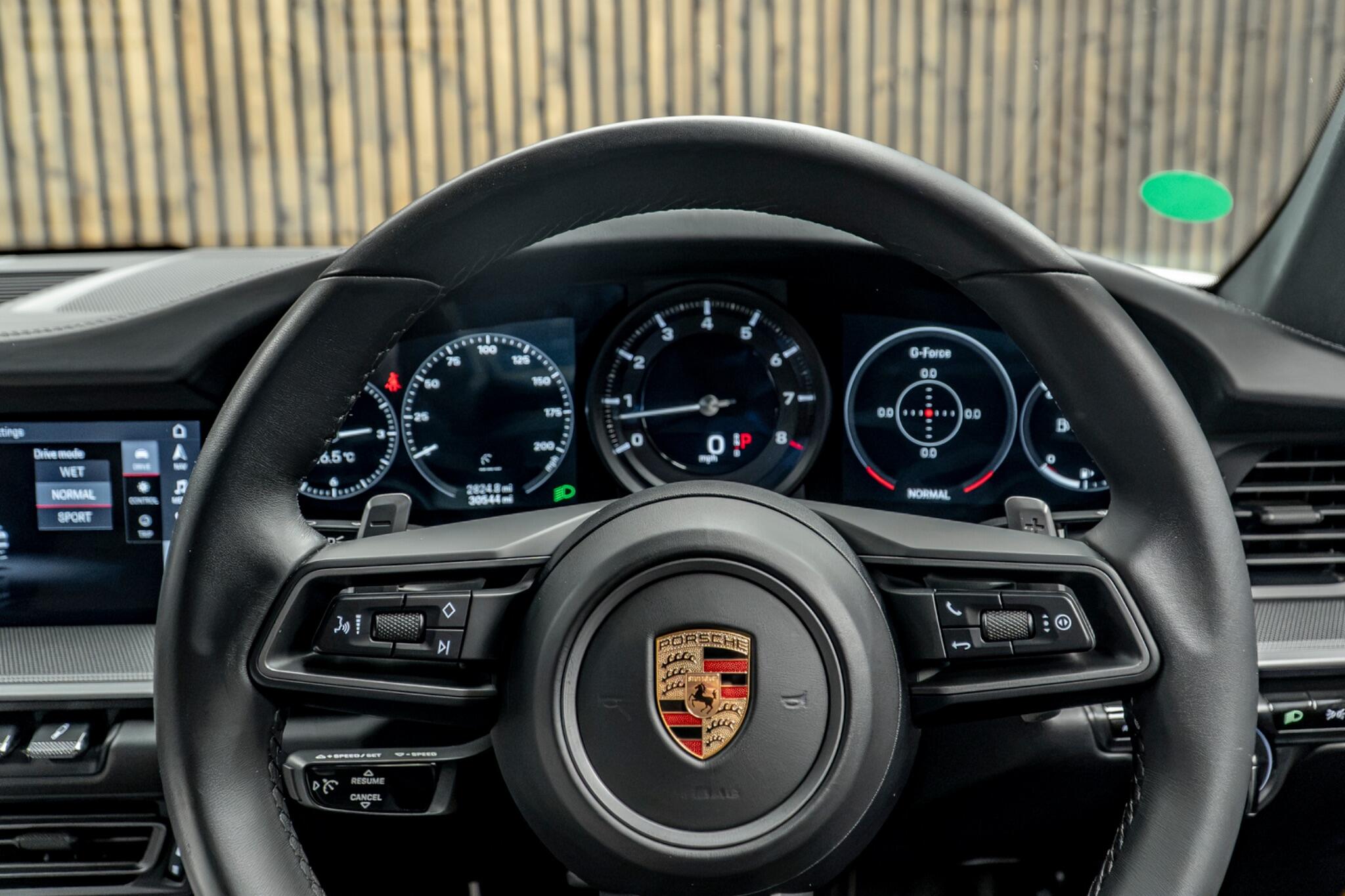 Porsche 911 view 33
