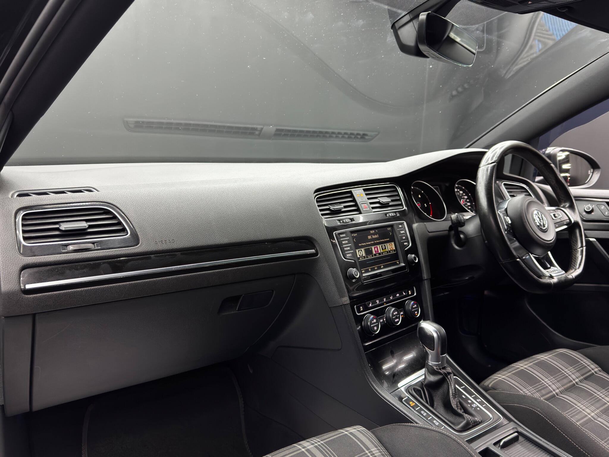 Volkswagen Golf view 11