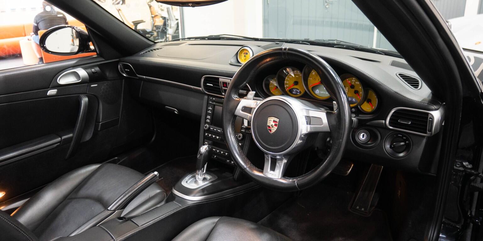 Porsche 911 view 13