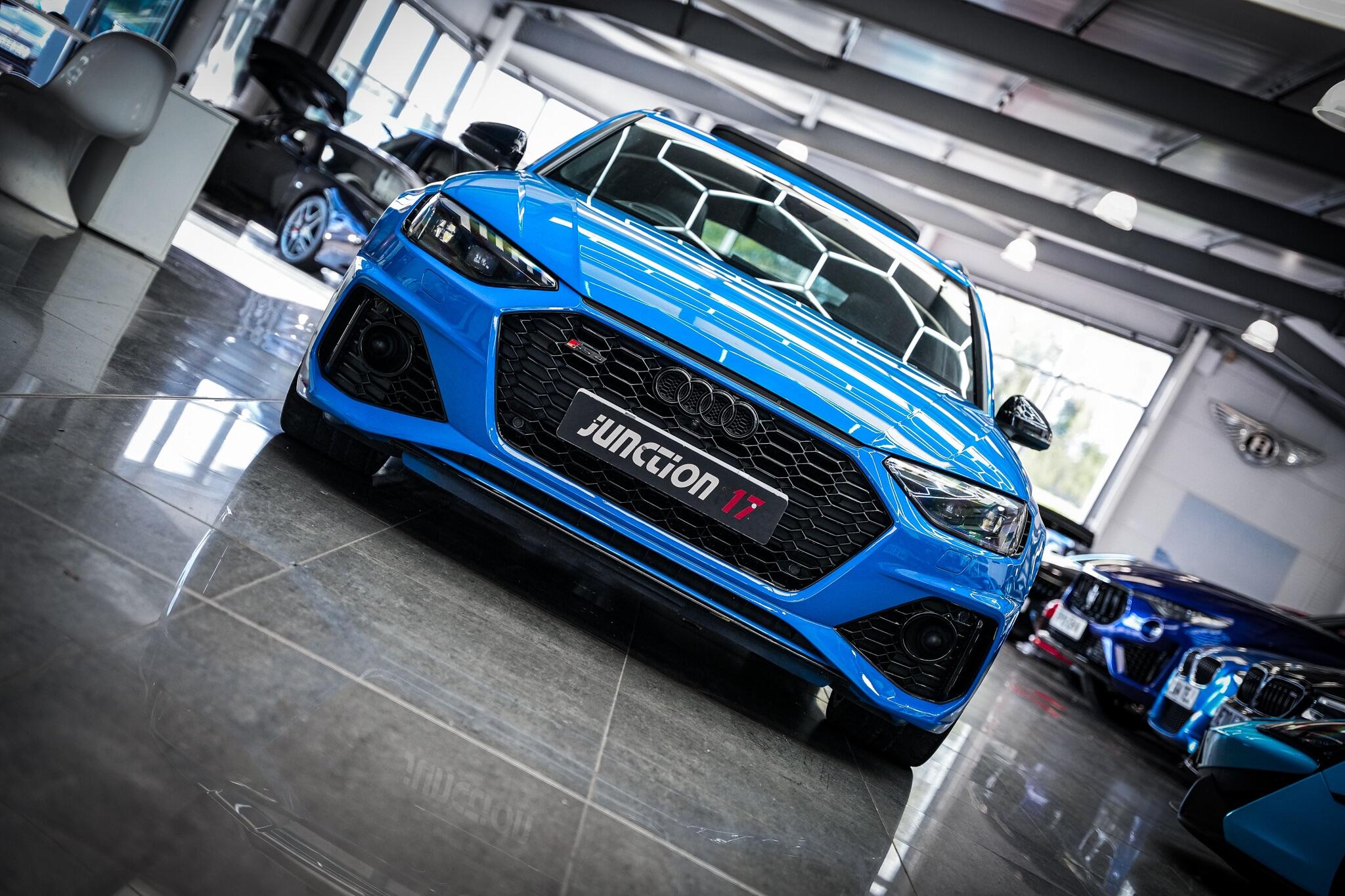 Audi RS4 view 6