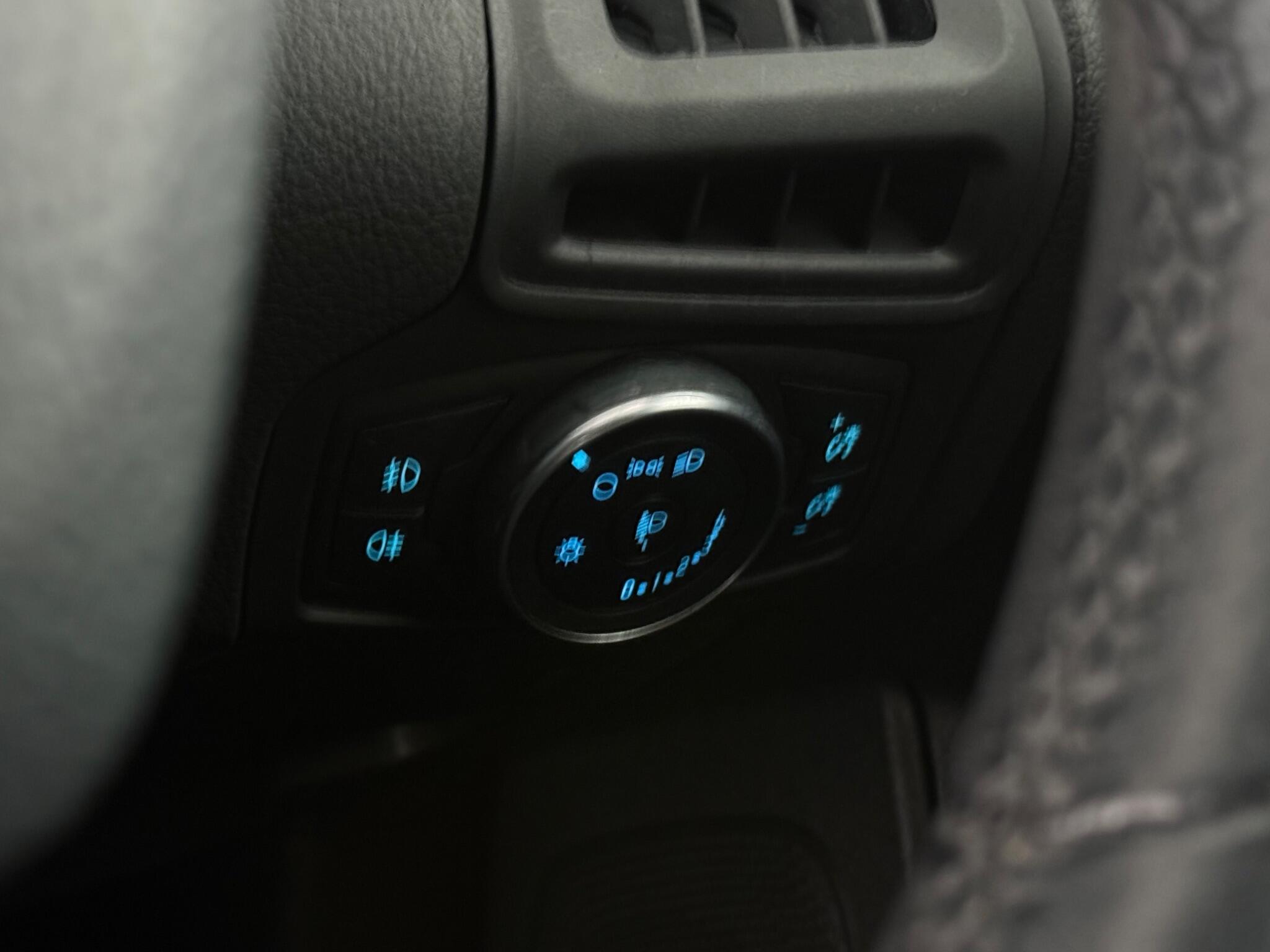 Ford Focus view 17
