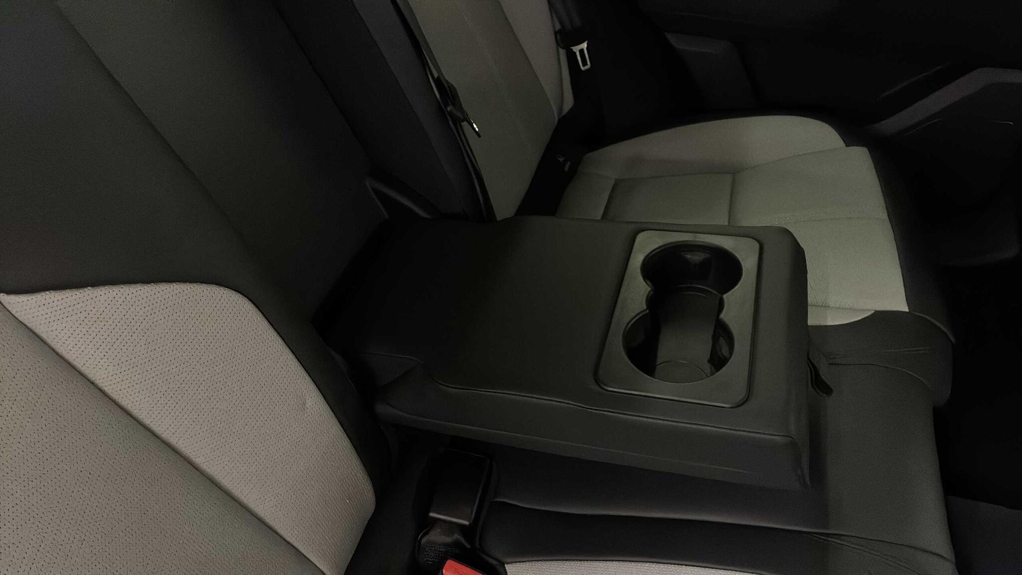 Land Rover Range Rover Velar view 31