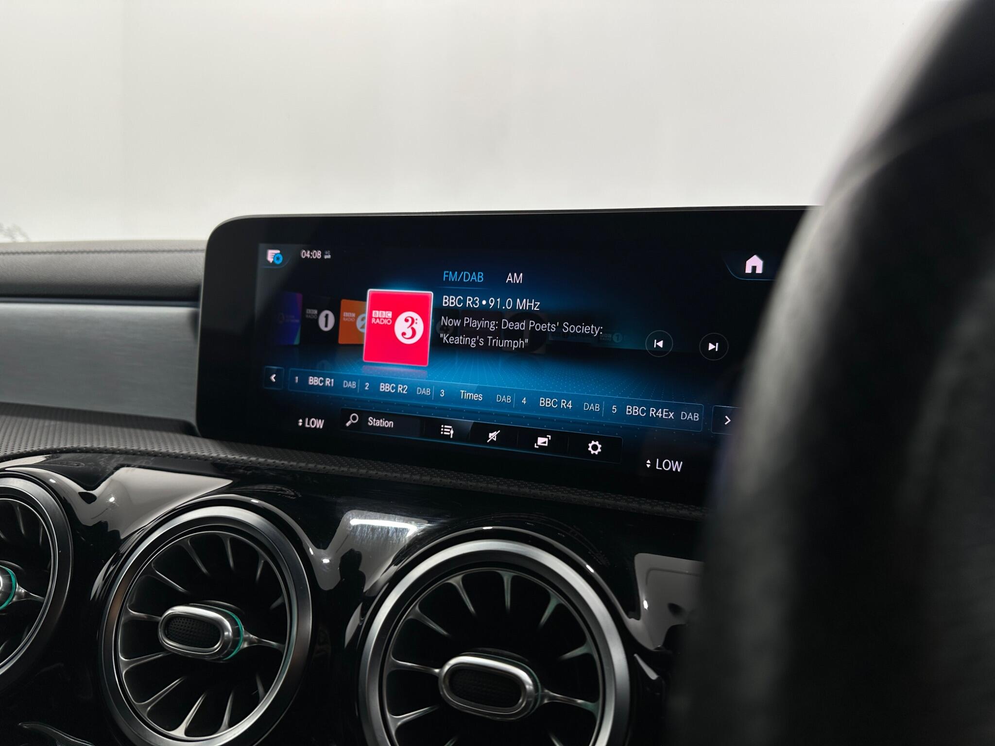Mercedes-Benz Cla view 27
