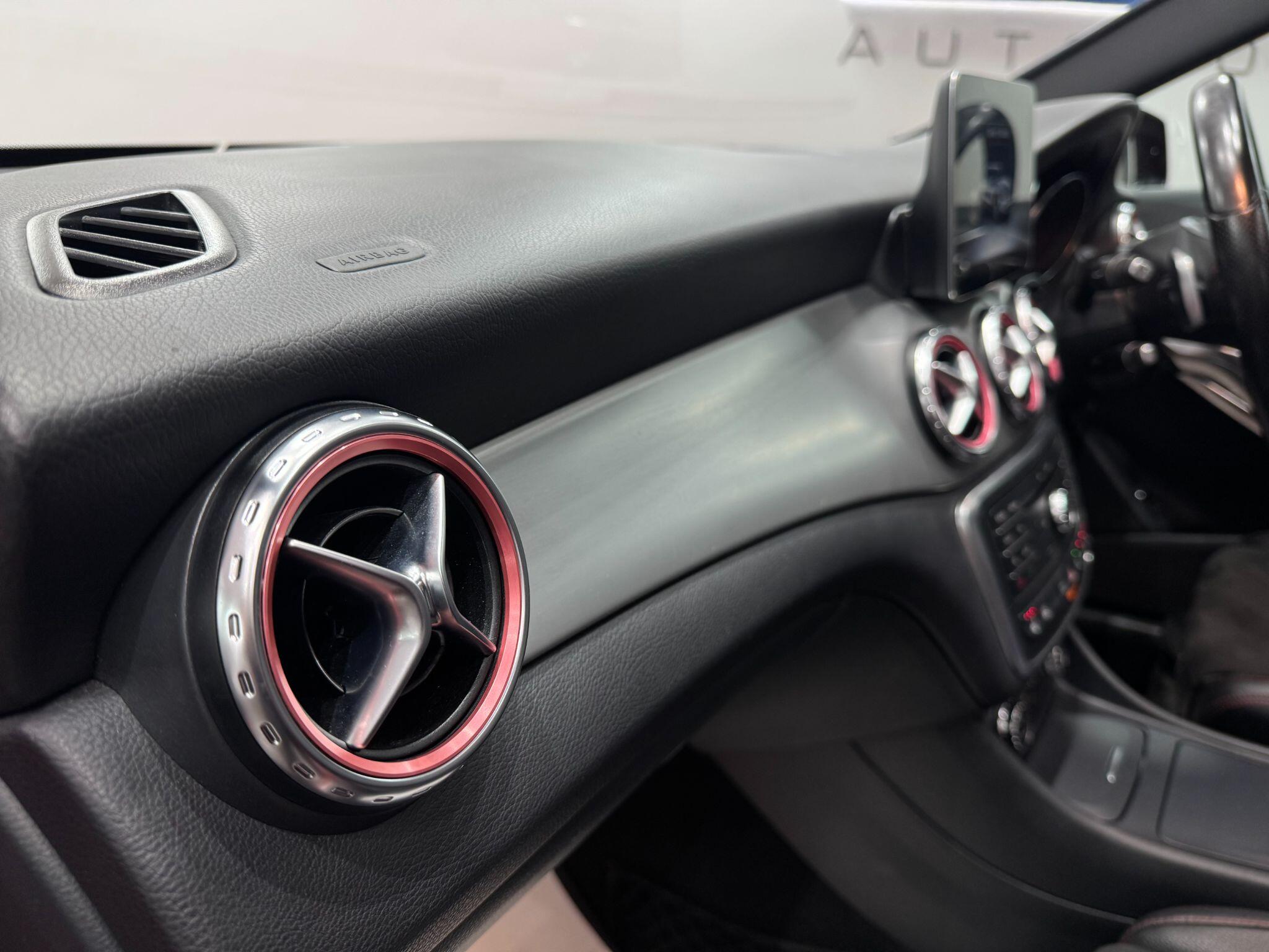 Mercedes-Benz GLA view 54