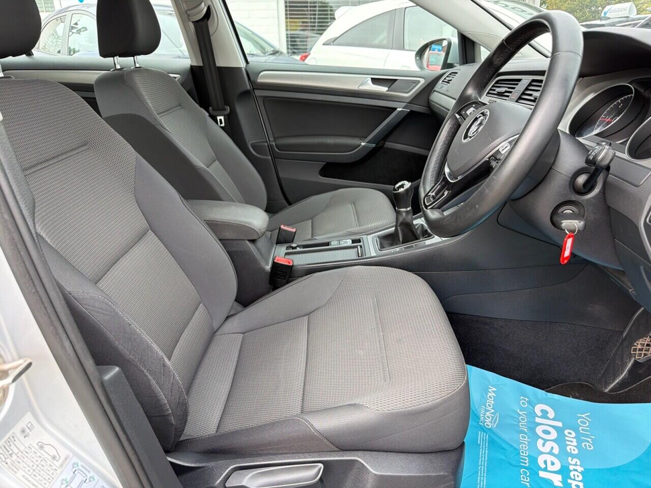 Volkswagen Golf view 28