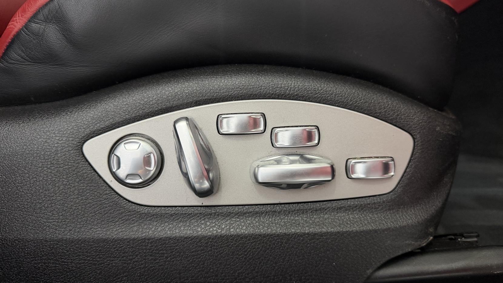 Porsche Macan view 25