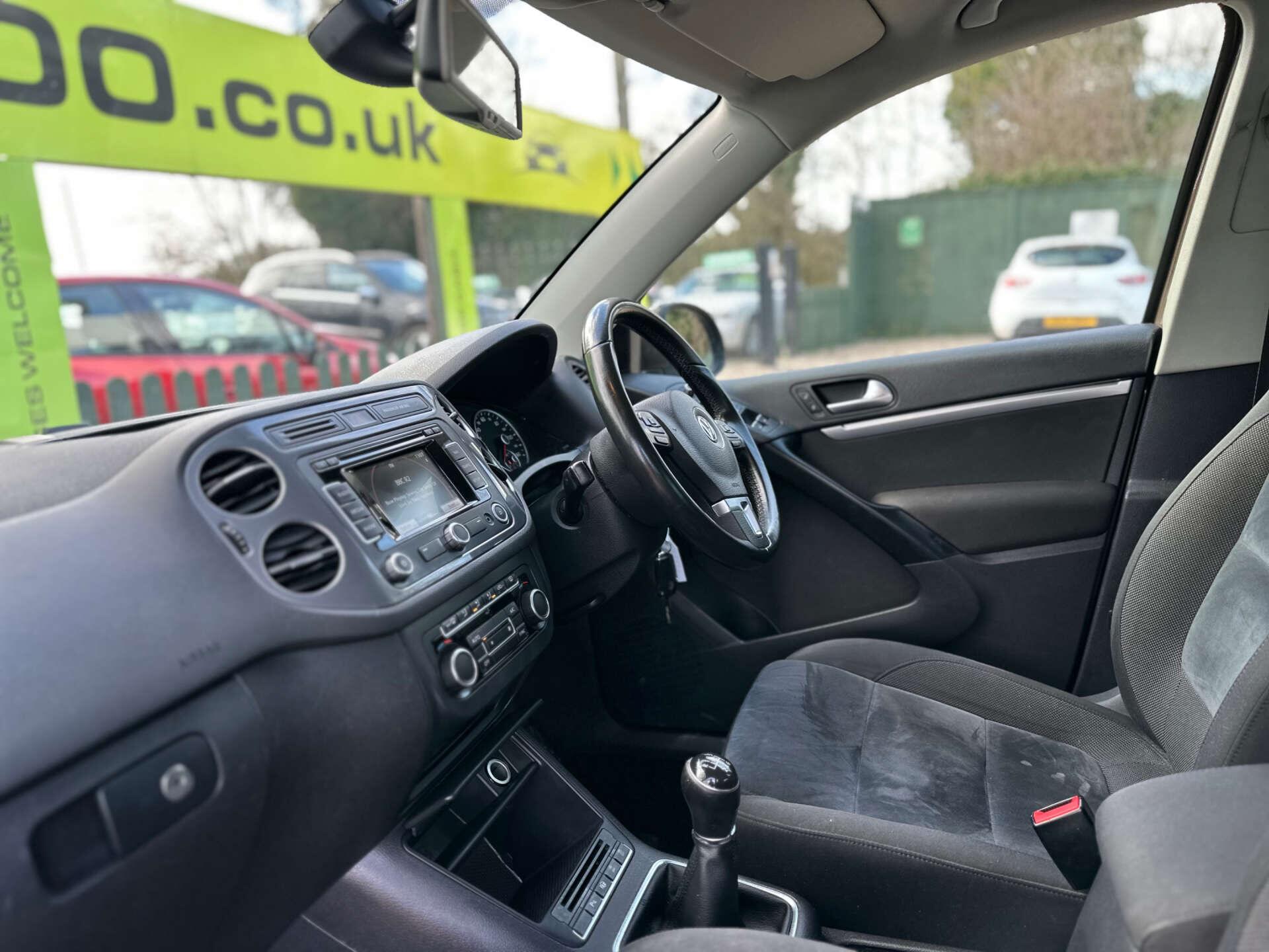 Volkswagen Tiguan view 14