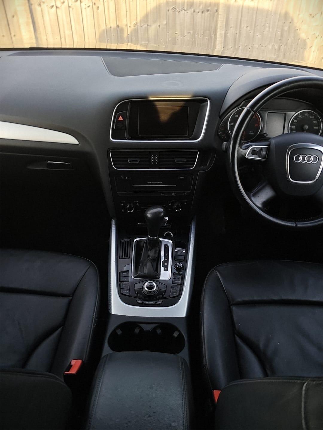 Audi Q5 view 18