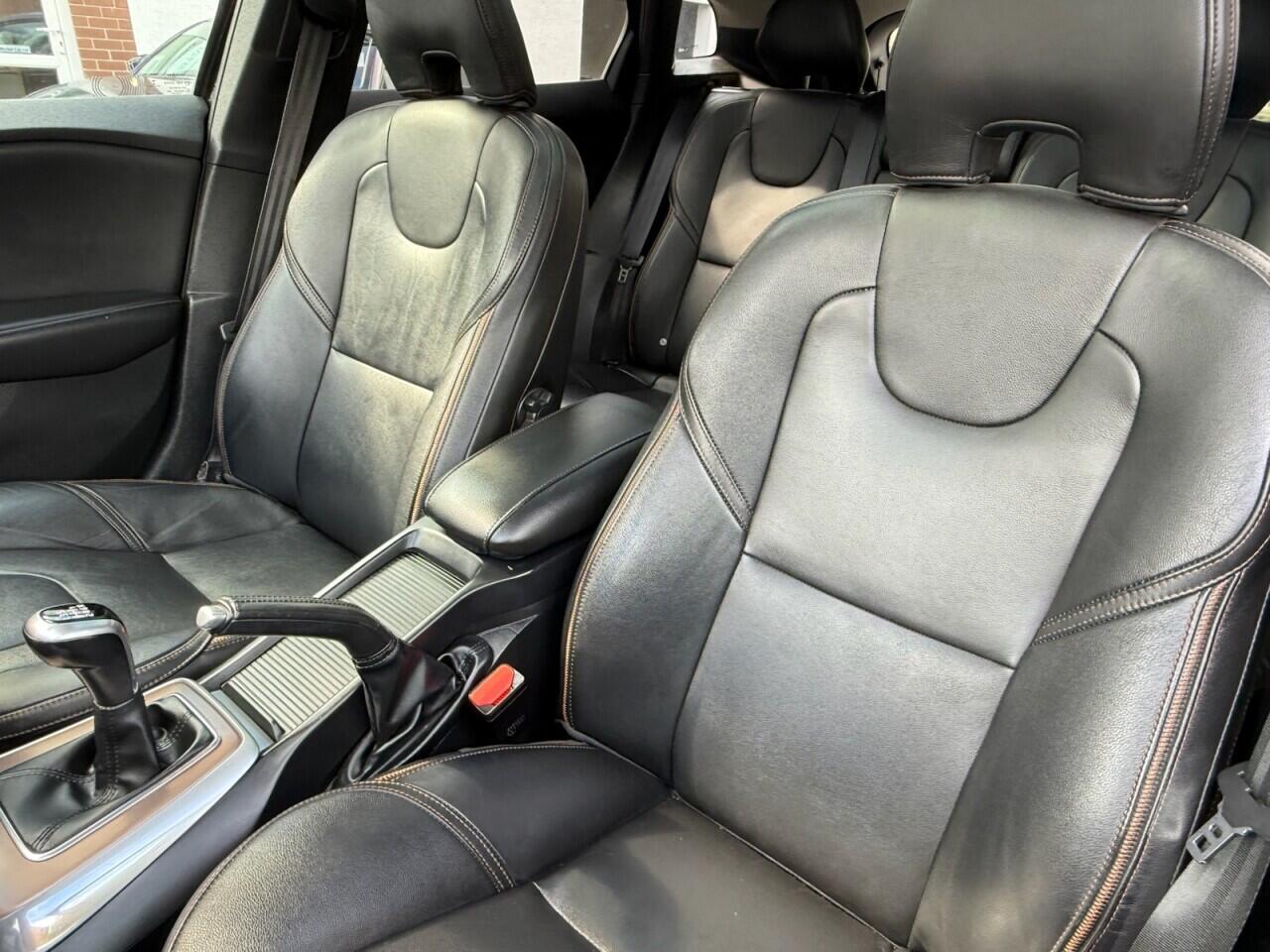 Volvo V40 Cross Country view 11