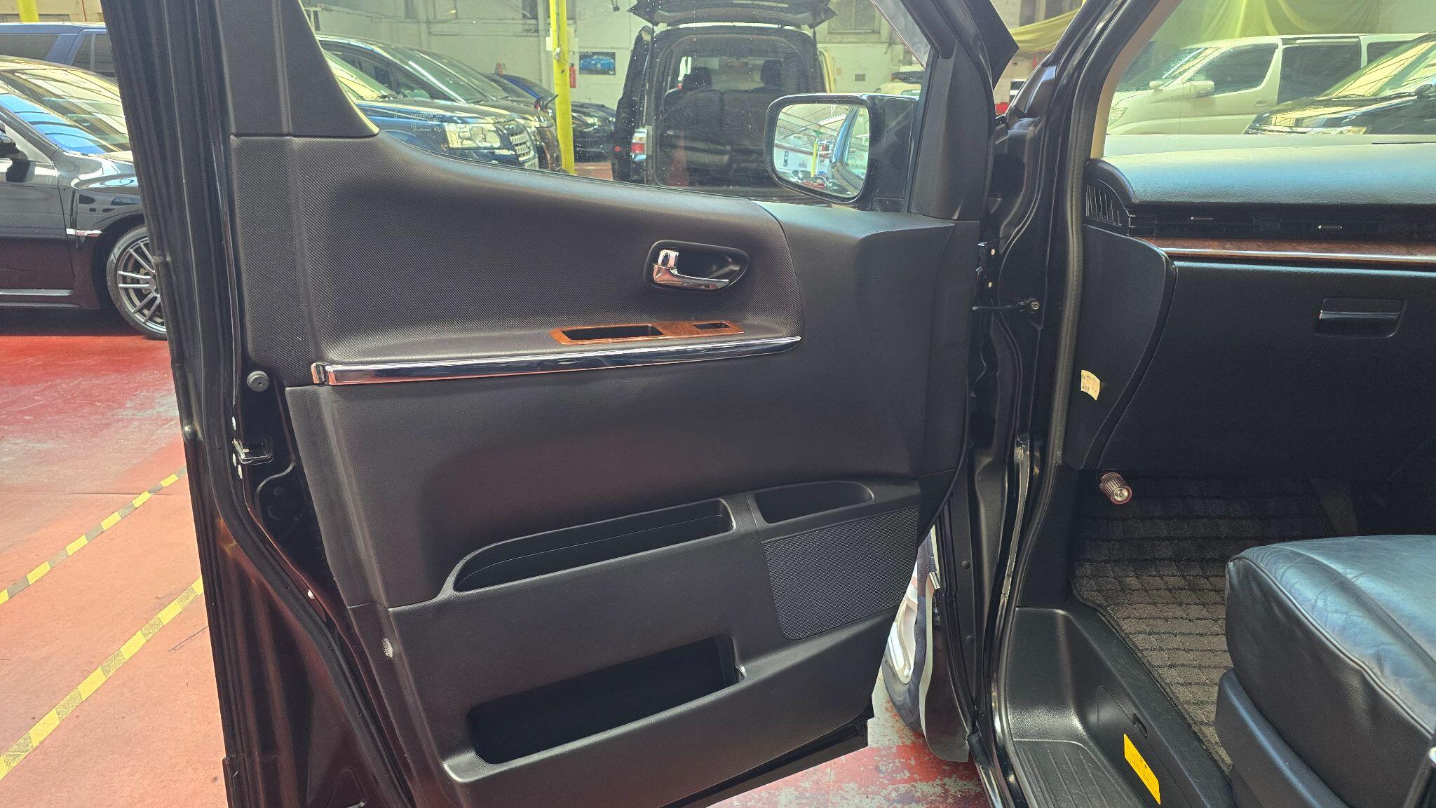 Nissan Elgrand view 20
