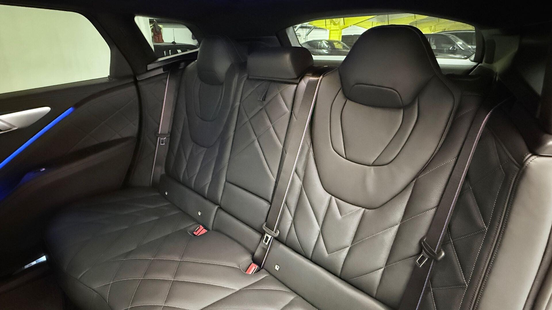 BMW XM view 12