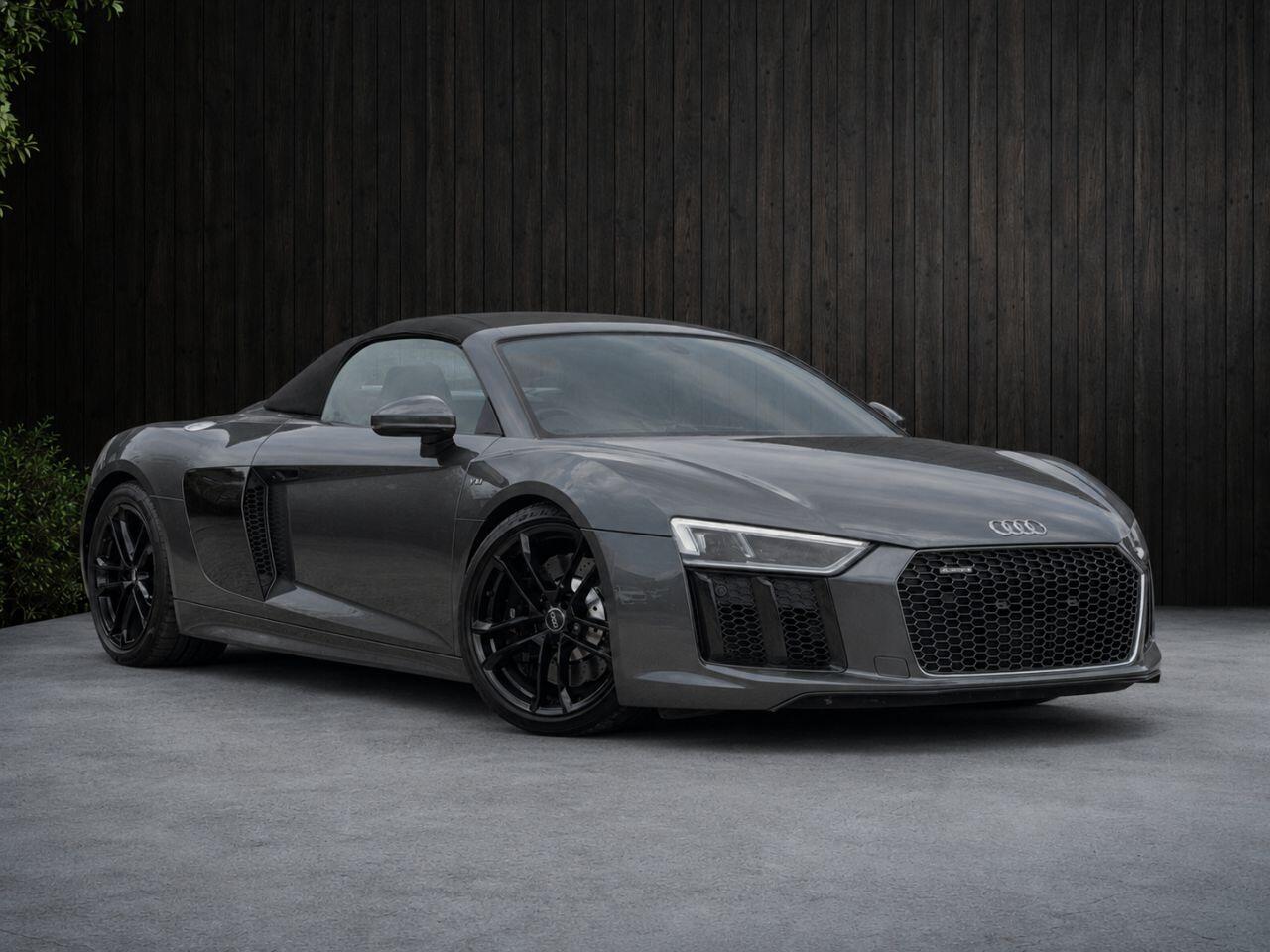 Audi R8 view 5