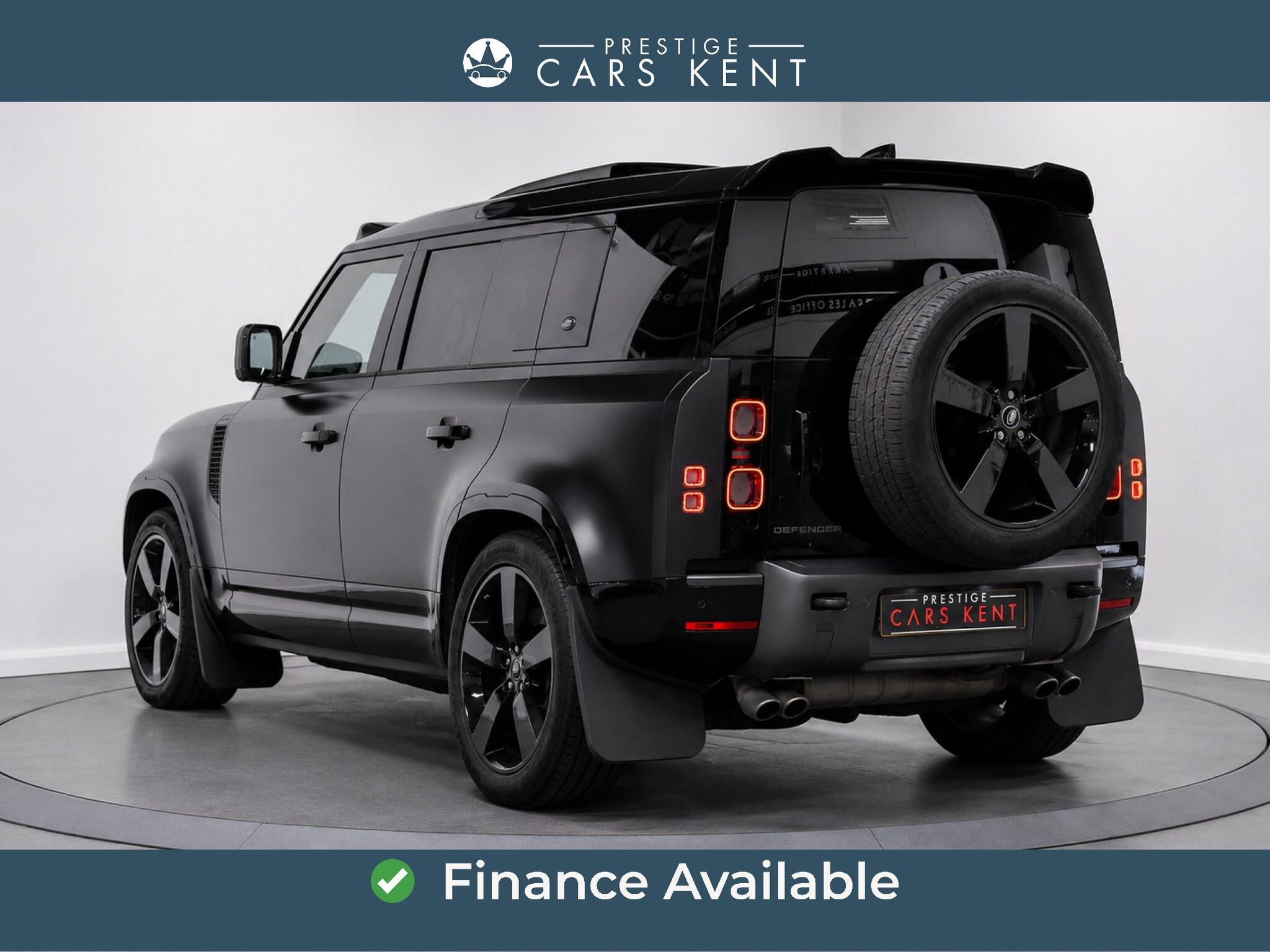 Land Rover Defender 110 view 3