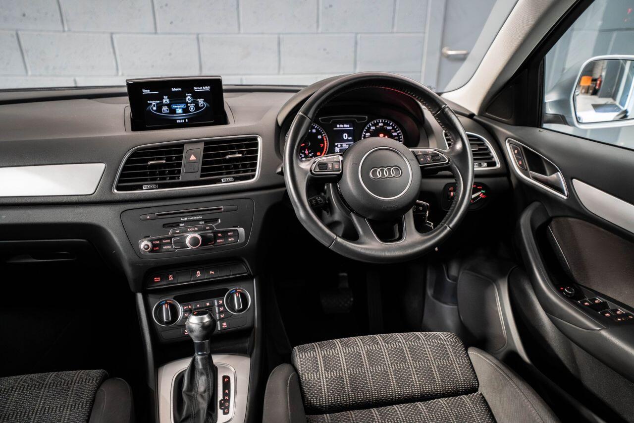 Audi Q3 view 26
