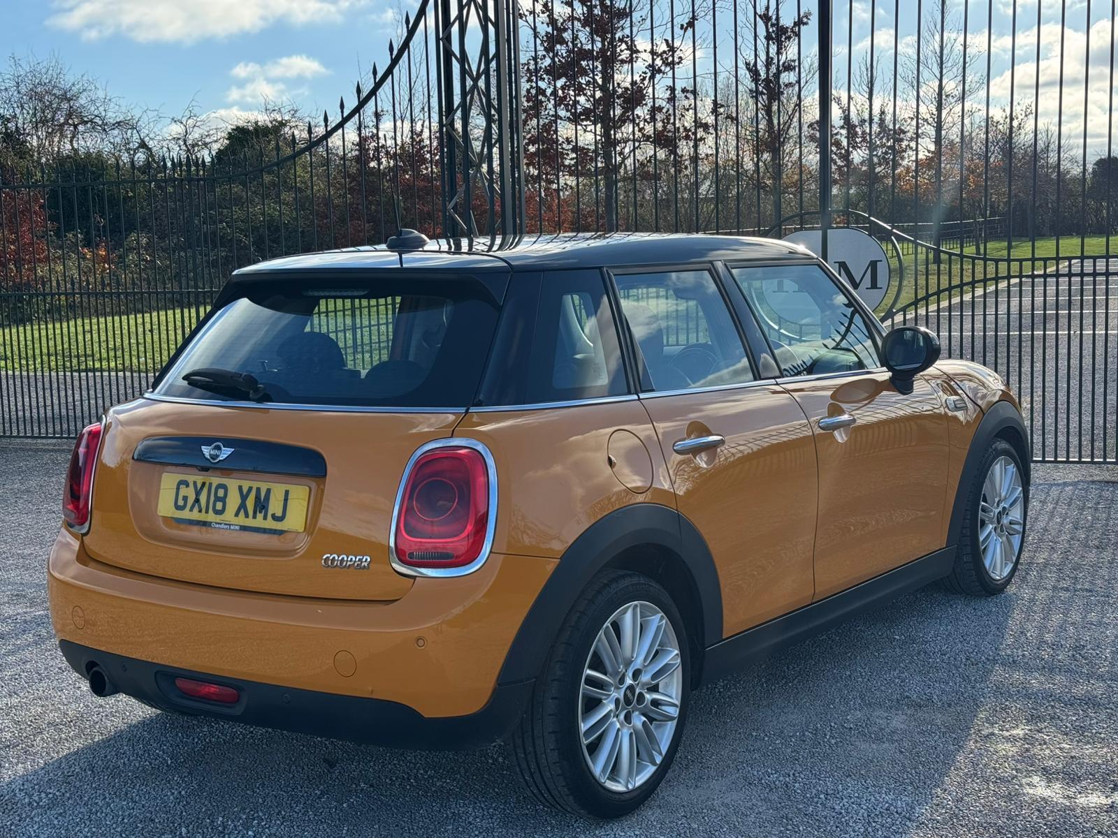 2018 MINI Hatch 1.5 Cooper Steptronic Euro 6 (s/s) 5dr • 107,132 miles image 5