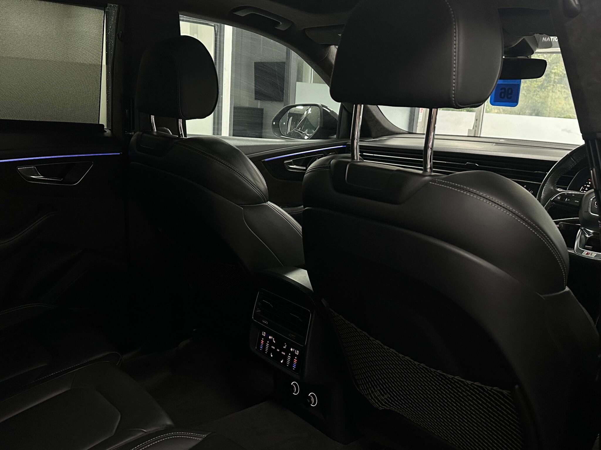 Audi Q8 view 35