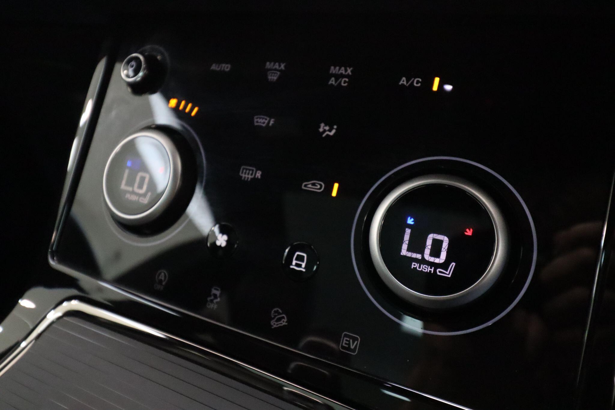 Land Rover Range Rover Evoque view 23