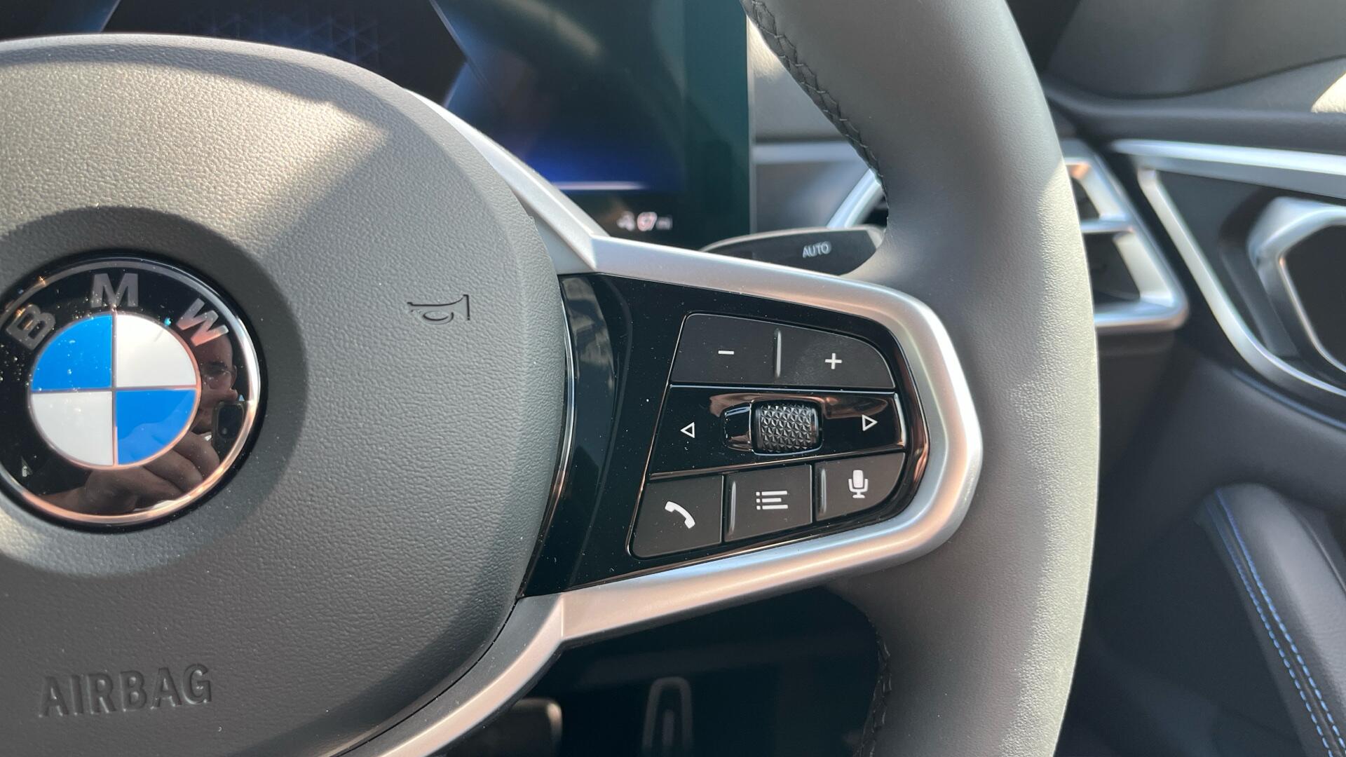 BMW i4 view 18