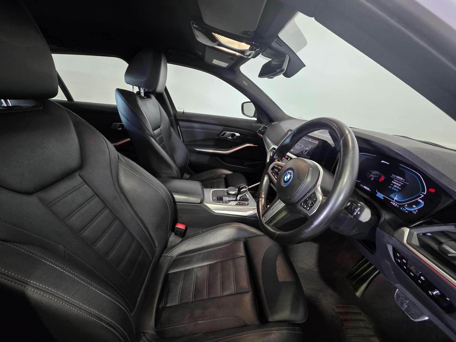 BMW 3 Series view 11