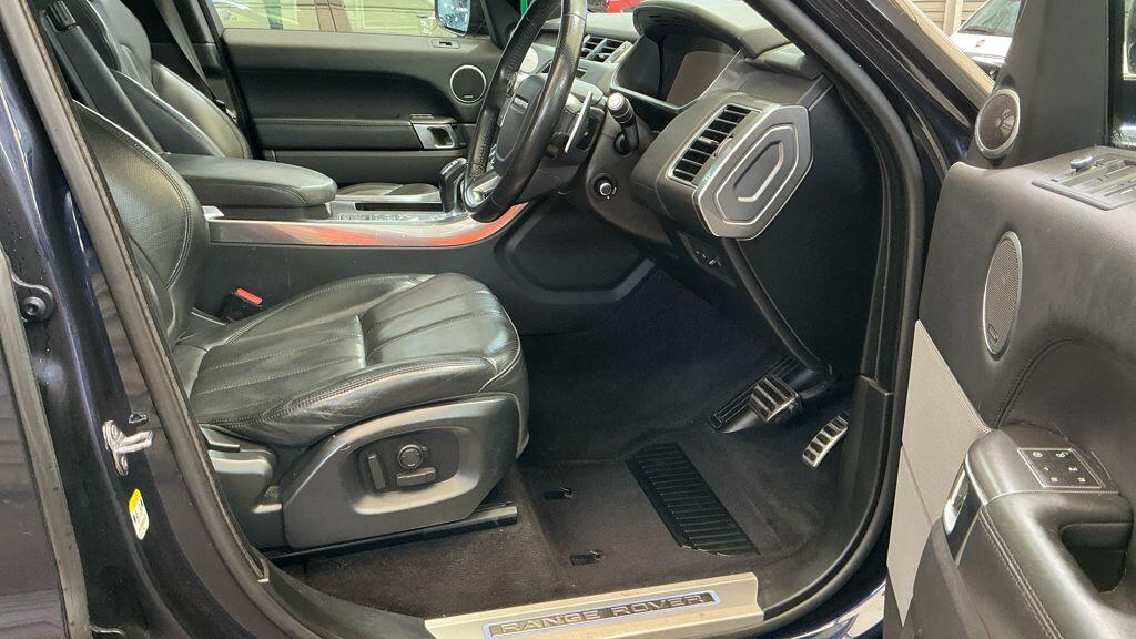 Land Rover Range Rover Sport view 2