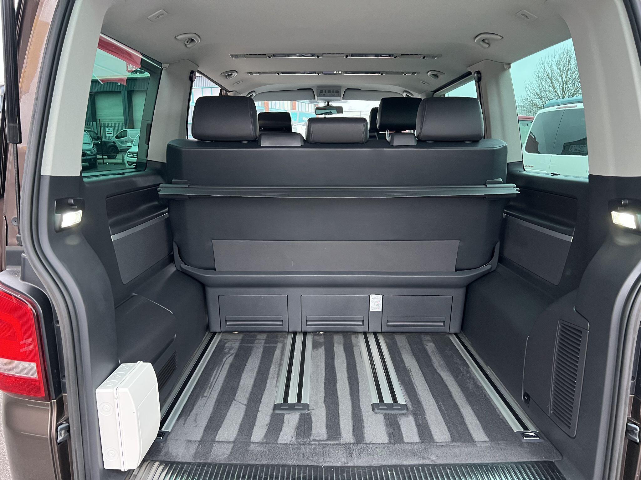 Volkswagen Caravelle view 12