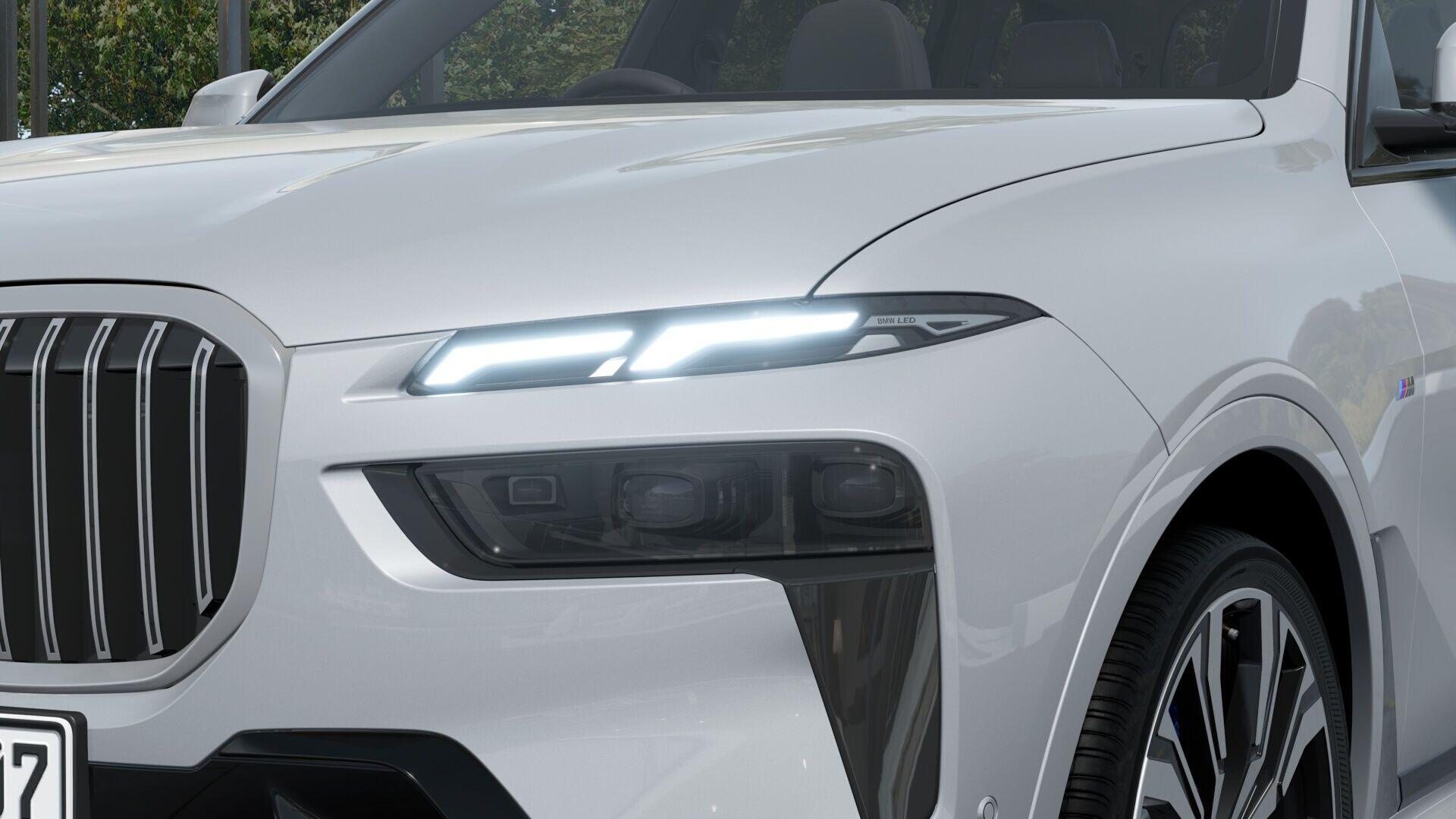 BMW X7 view 11