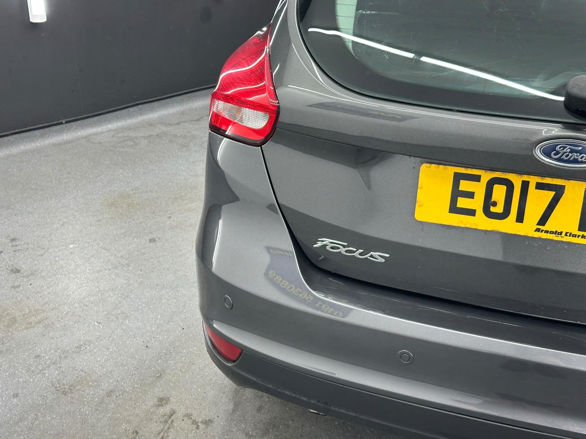 Ford Focus view 7