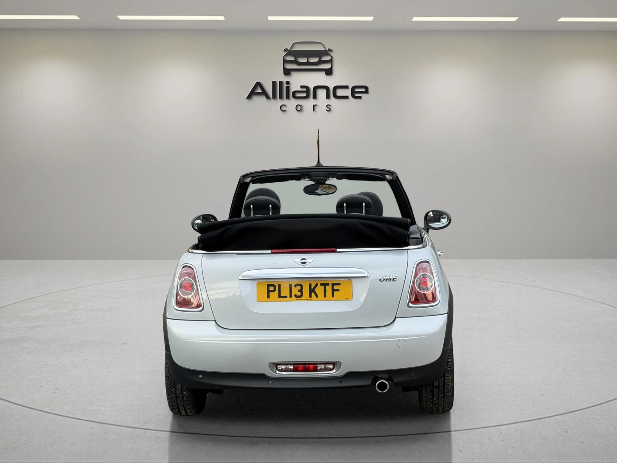 Mini Convertible view 23