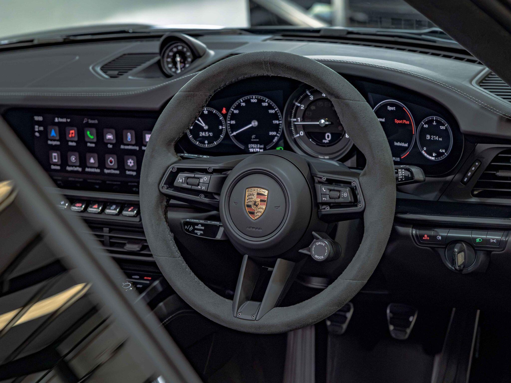 Porsche 911 view 17