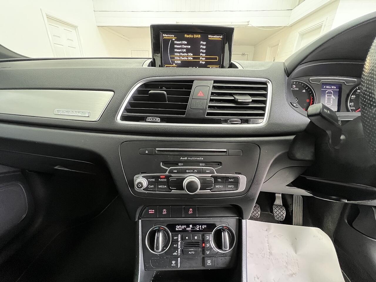 Audi Q3 view 11