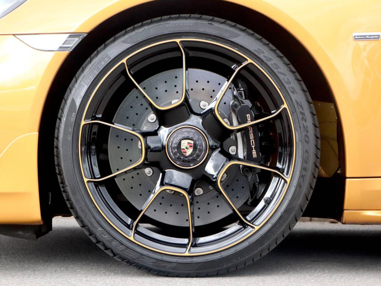 Porsche 911 view 10