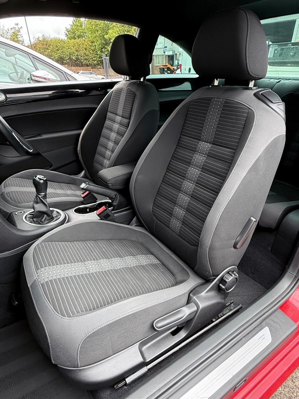 Volkswagen Beetle view 27