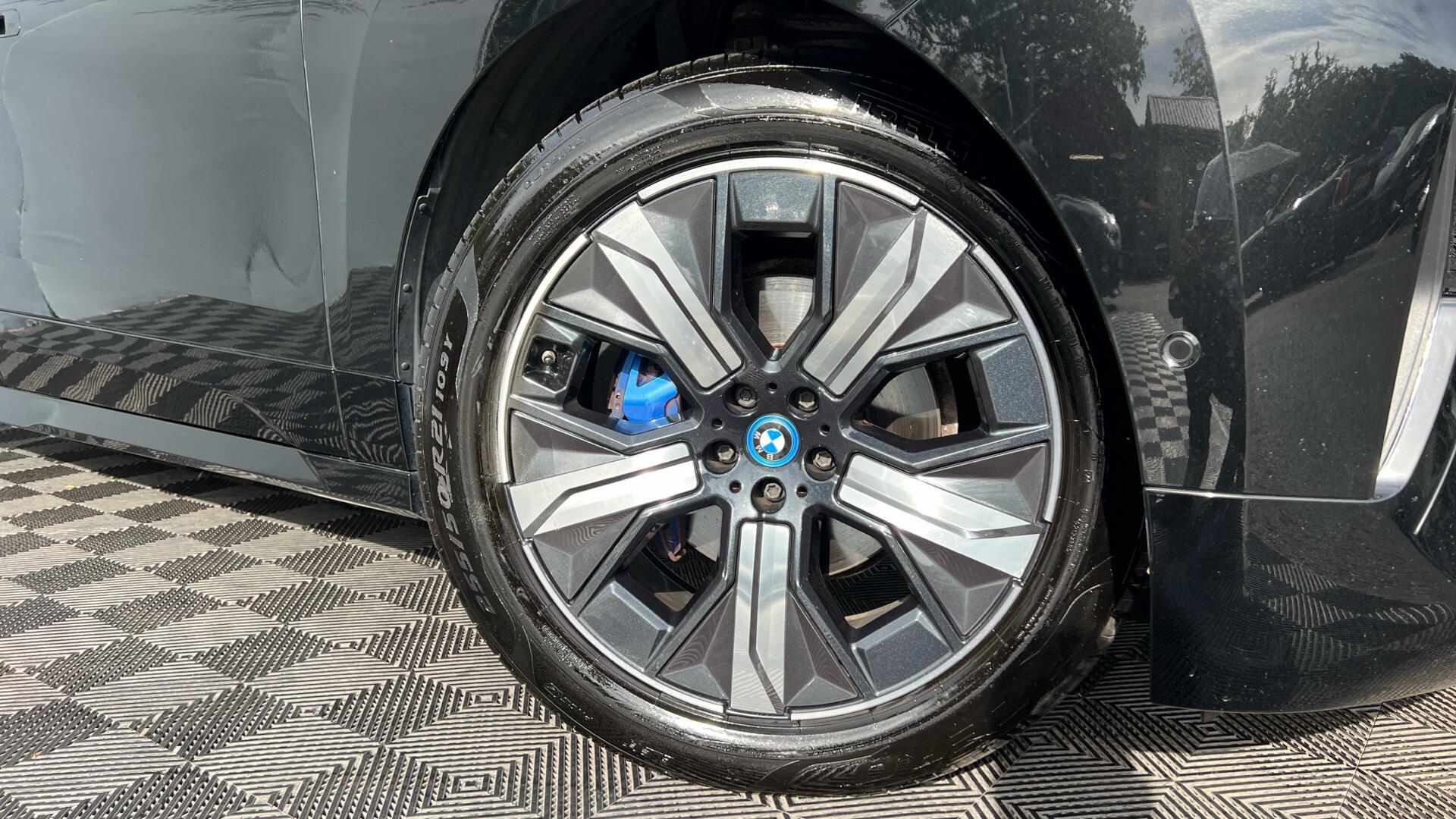 BMW Ix view 25