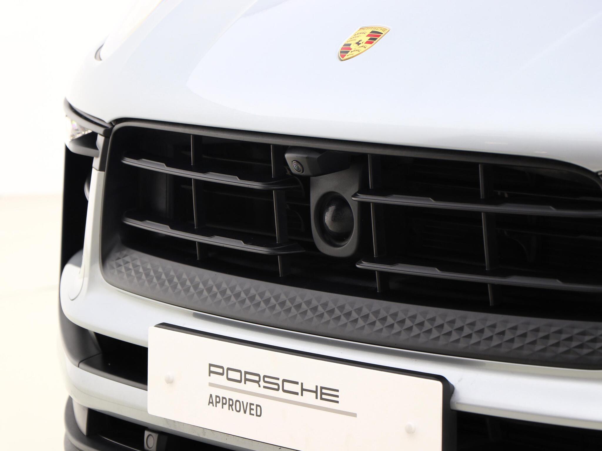 Porsche Macan view 16