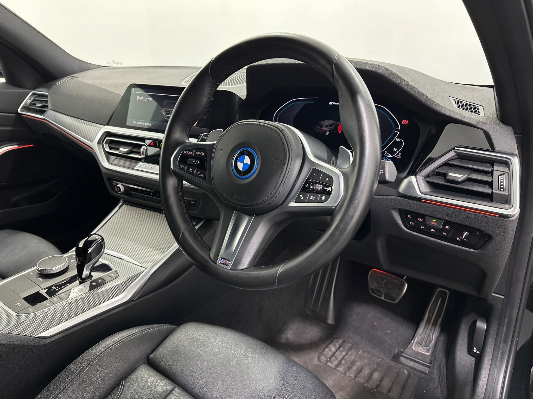 BMW 3 Series view 11