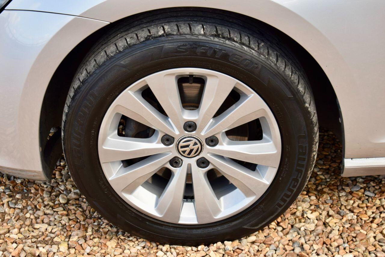 Volkswagen Golf view 22