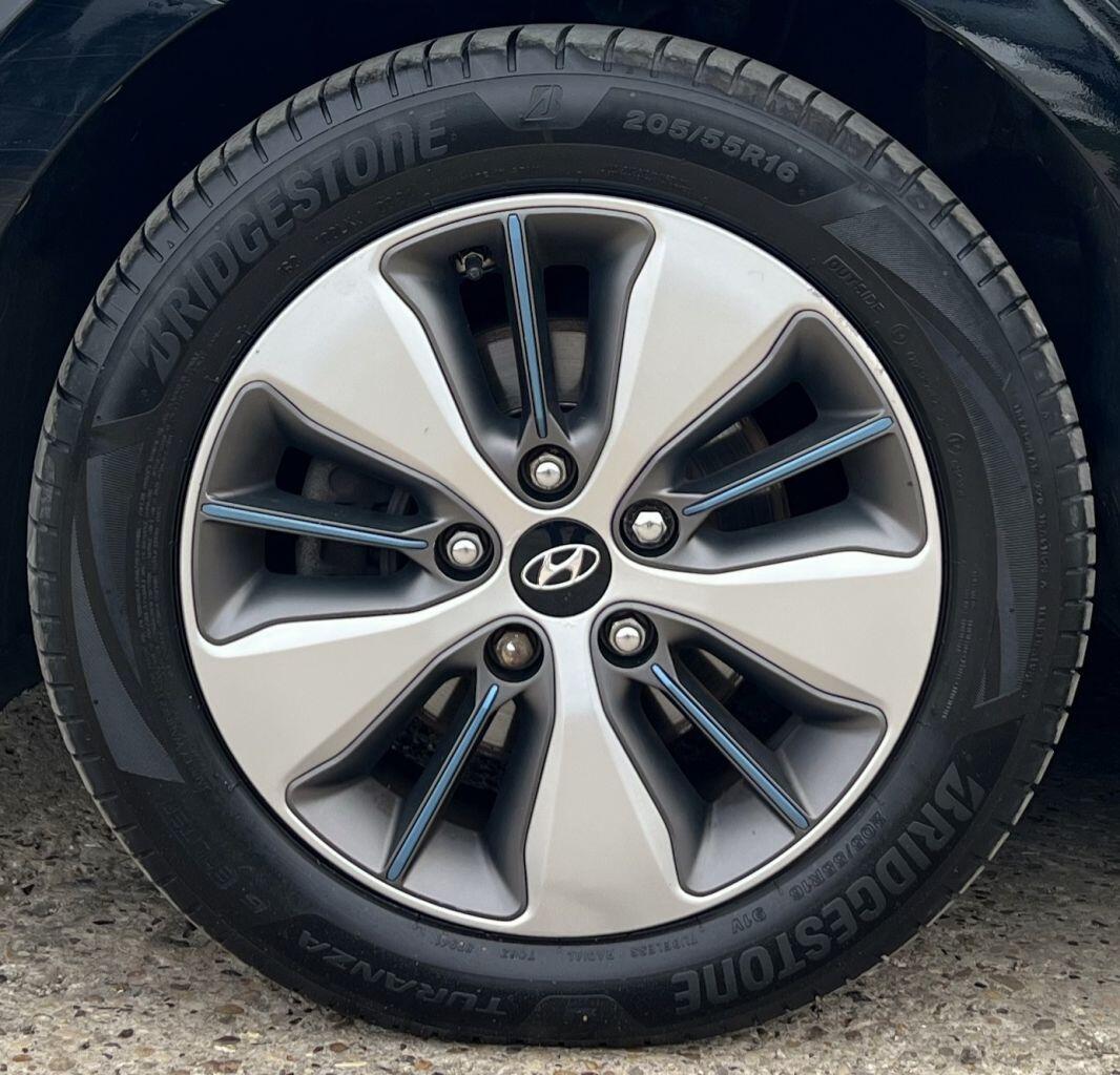 Hyundai Ioniq view 12