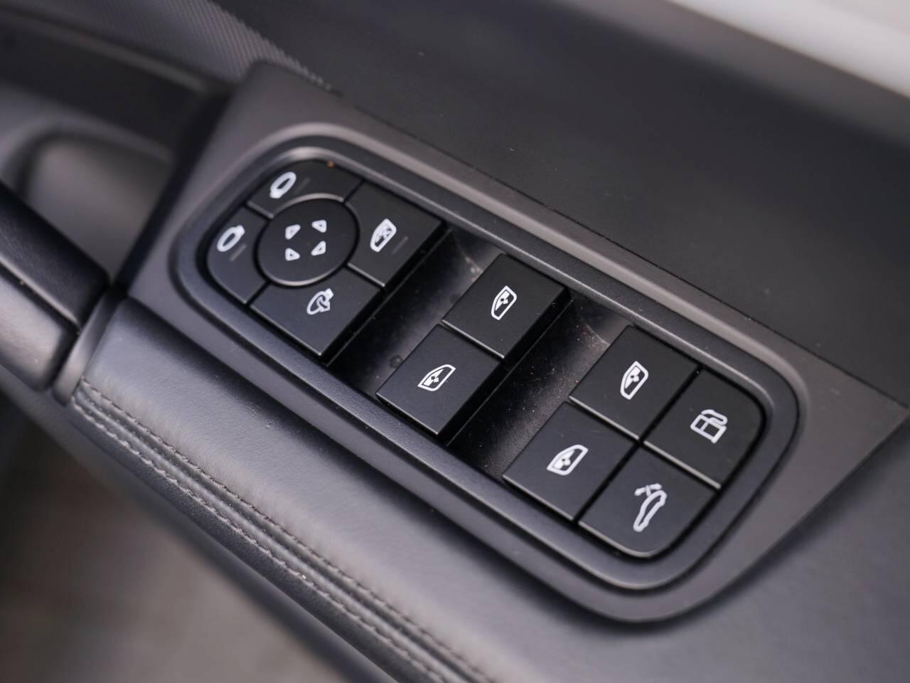 Porsche Cayenne view 42
