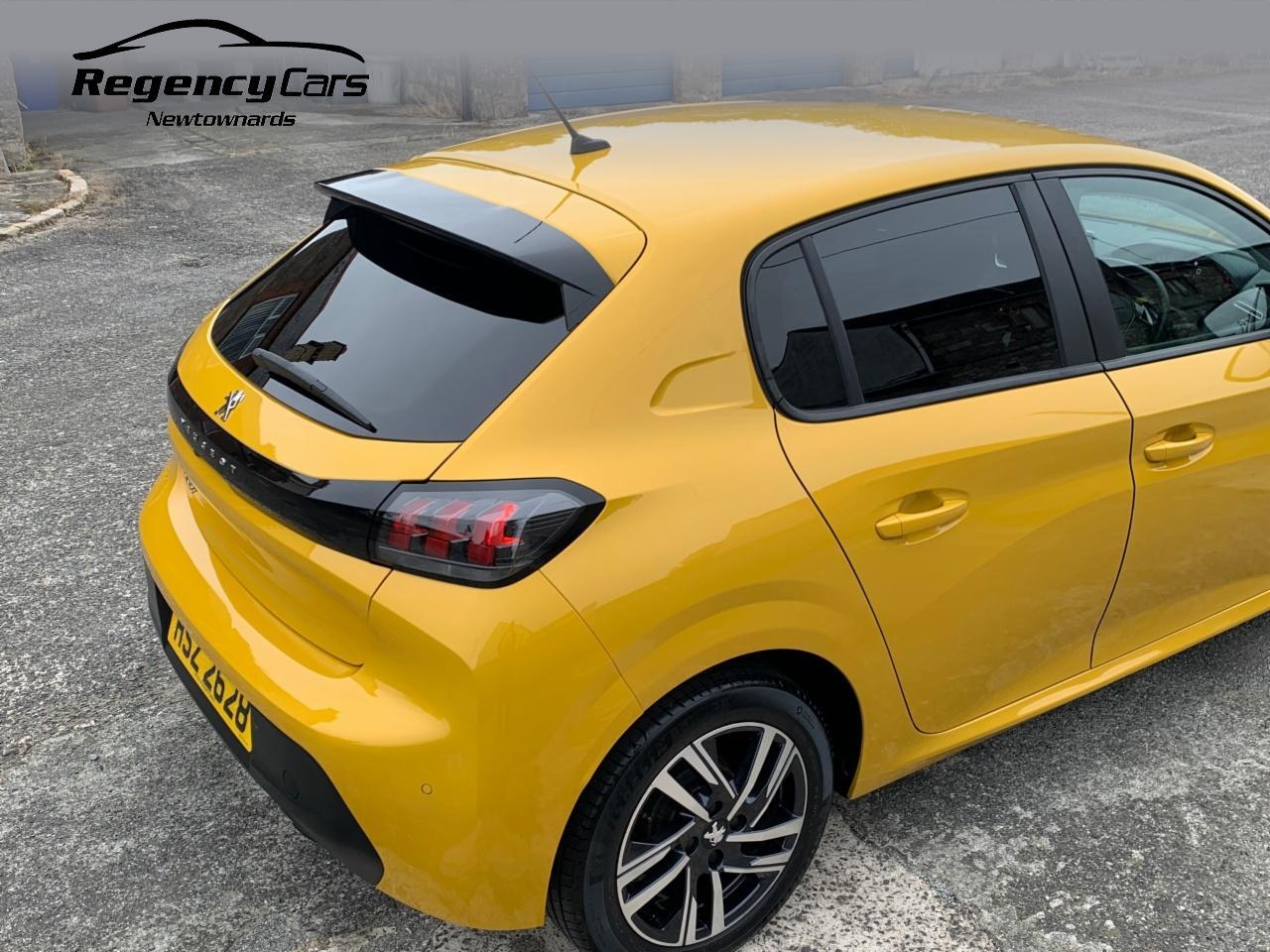 Peugeot 208 view 9