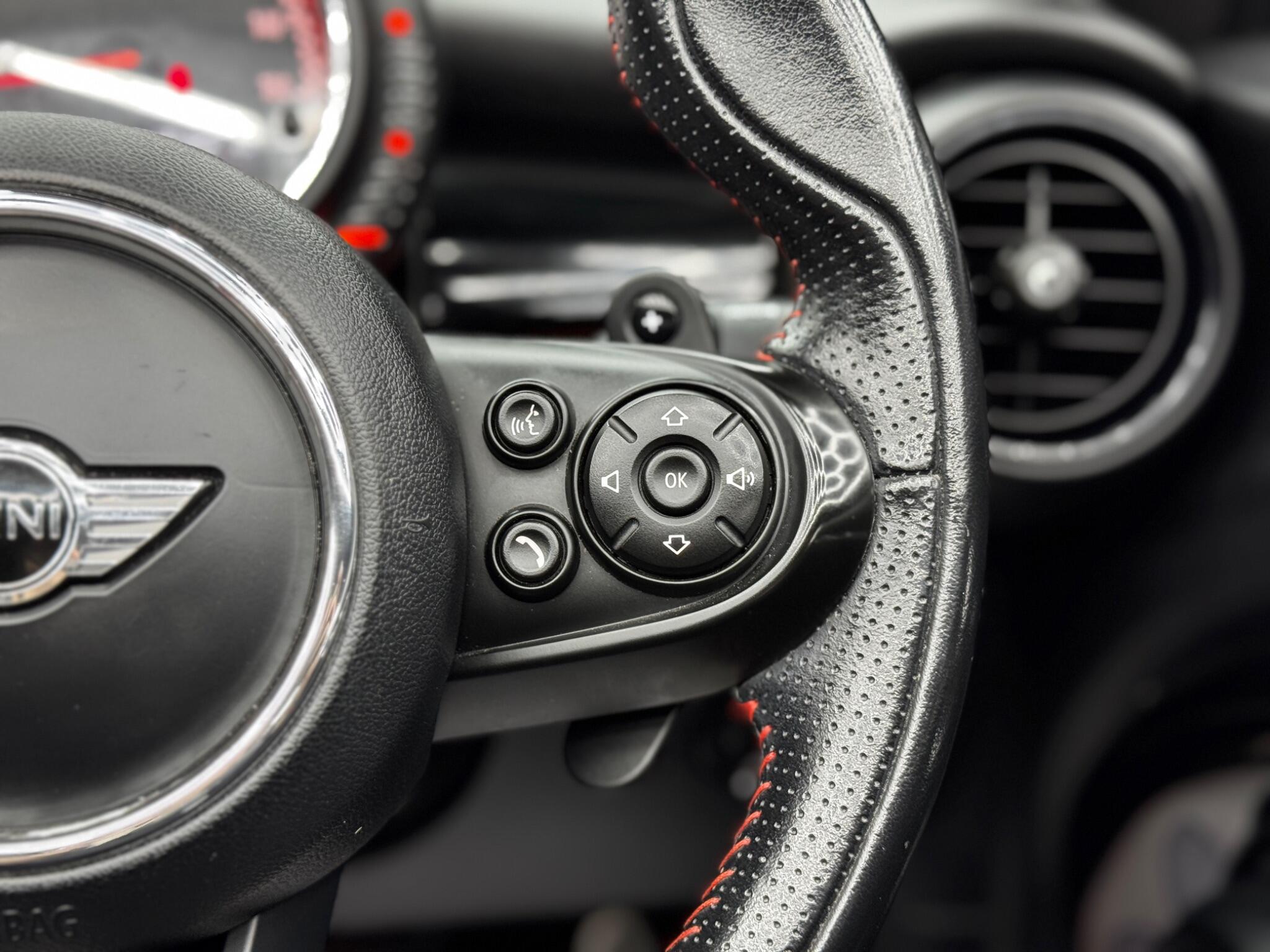 Mini Convertible view 19