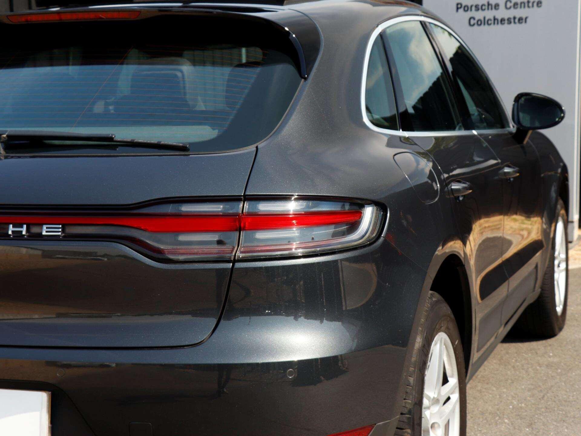 Porsche Macan view 29