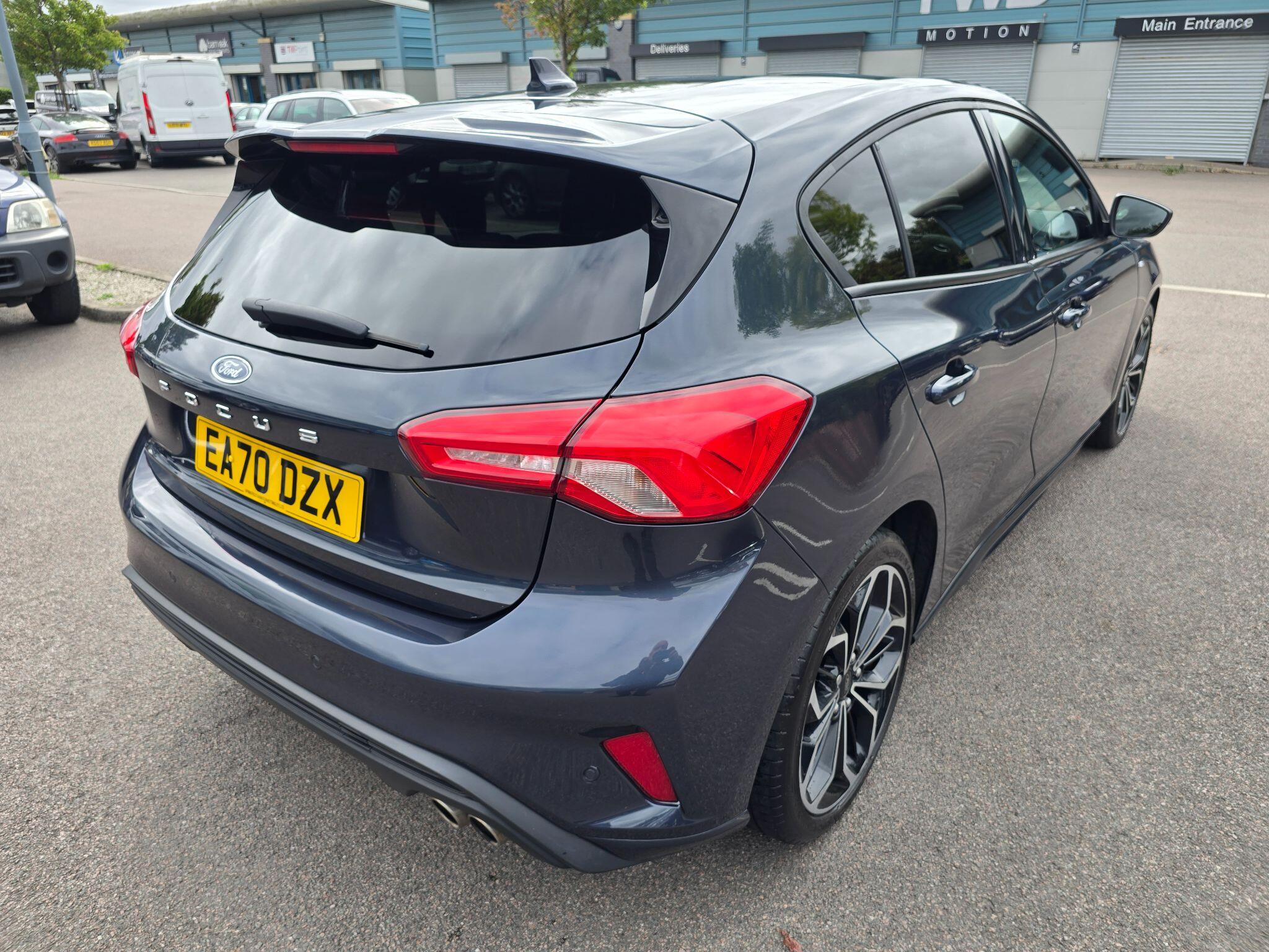 Ford Focus view 13