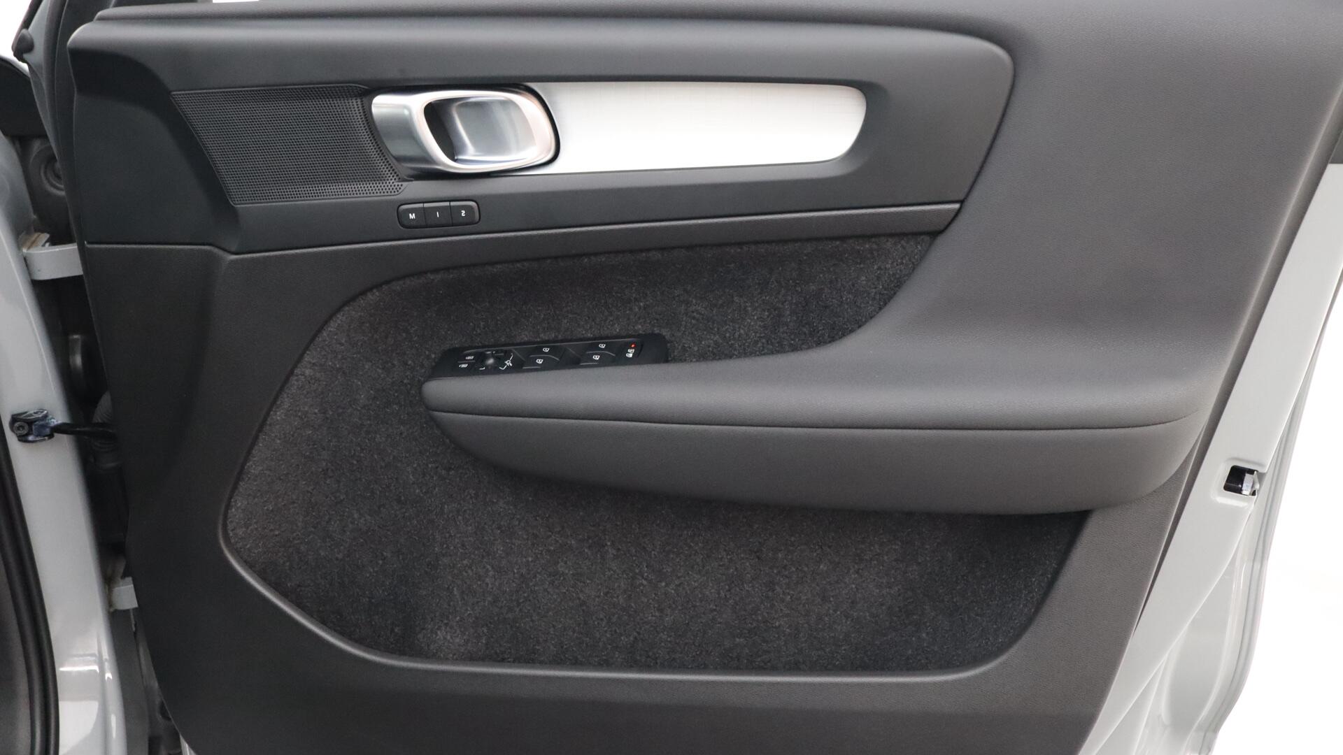 Volvo XC40 view 25