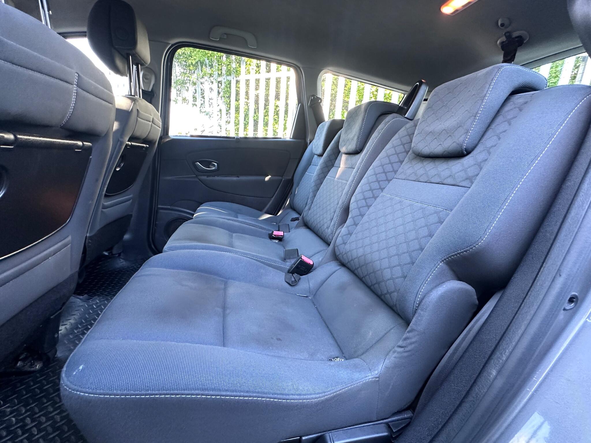 2010 Renault Grand Scenic image 25