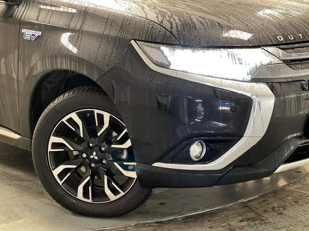 Mitsubishi Outlander view 17